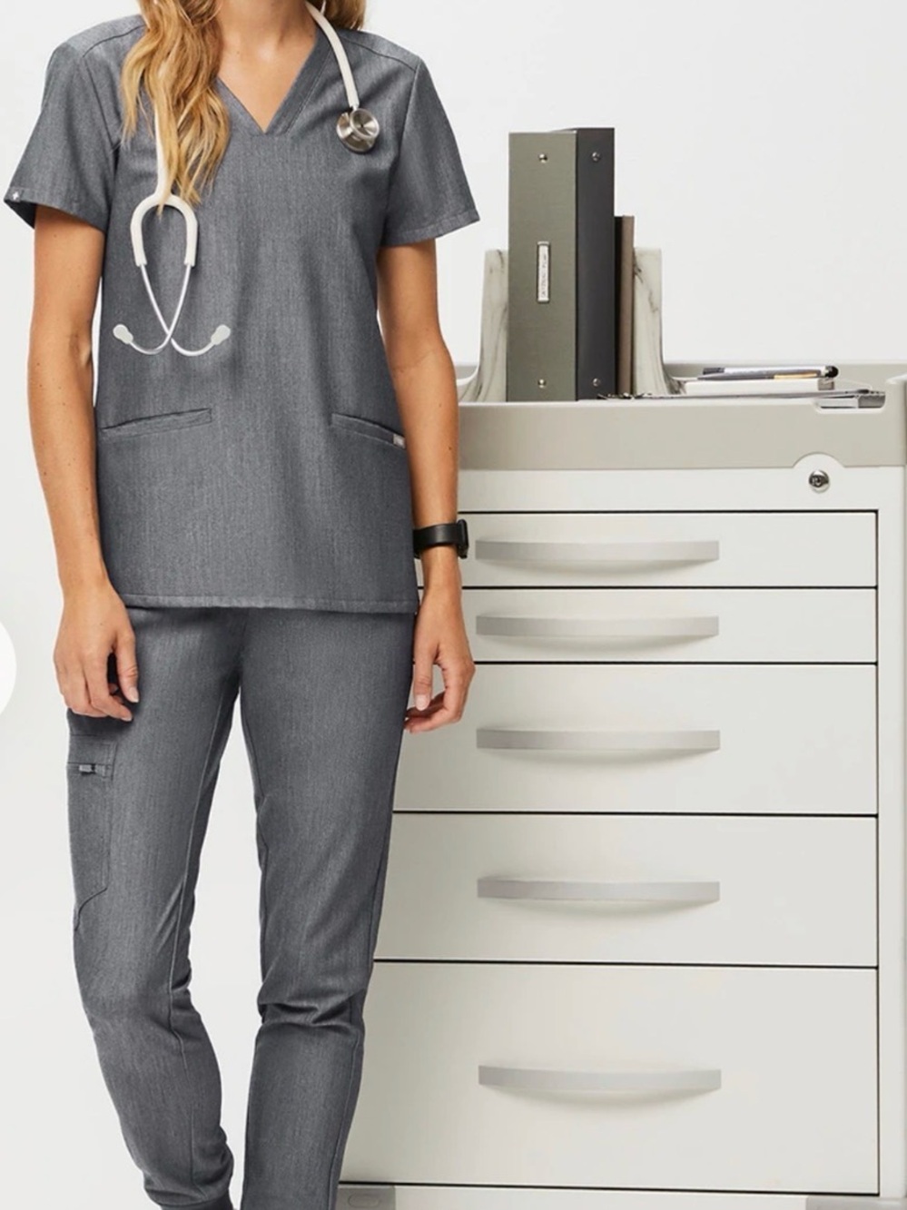 Figs Women's Graphite Scrub Set
